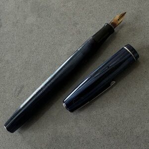 Waterman’s Vintage Navy Fountain Pen 14k Gold Nib Made in Canada